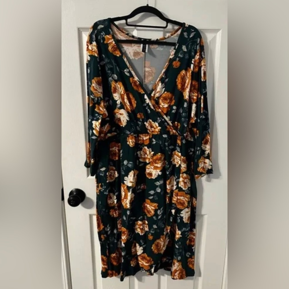 Green floral dress 2X has pockets! New